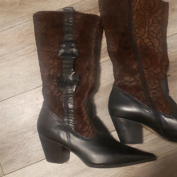 Western Cowboy boots brown and black with faux fur on the outside. from brazil. - Picture 2 of 8